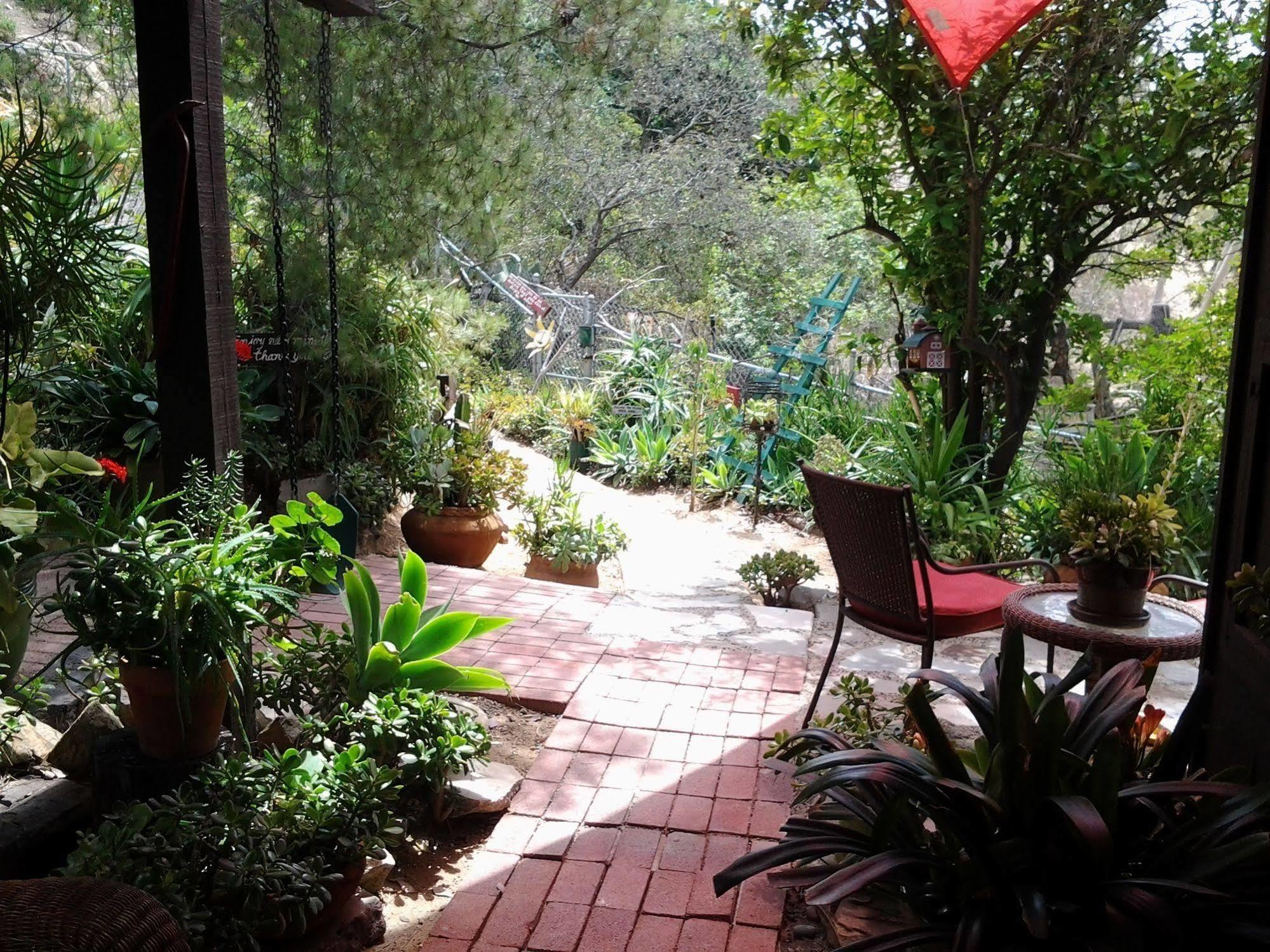 Rainbow Guest House Fallbrook Bagian luar foto