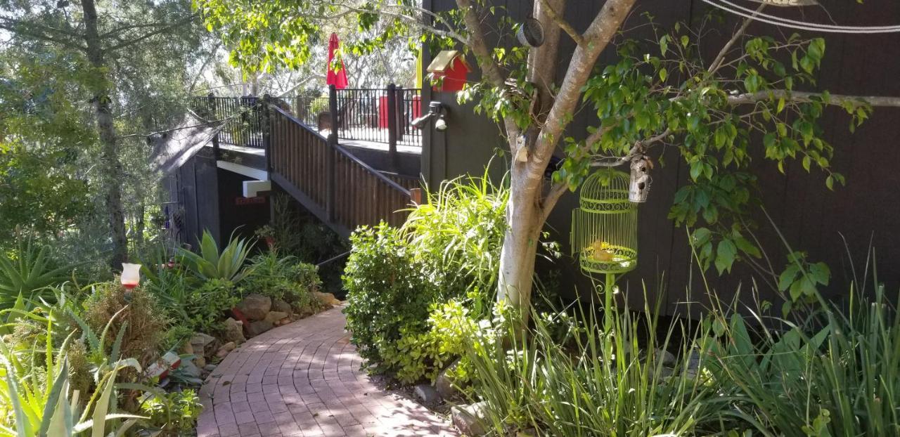 Rainbow Guest House Fallbrook Bagian luar foto