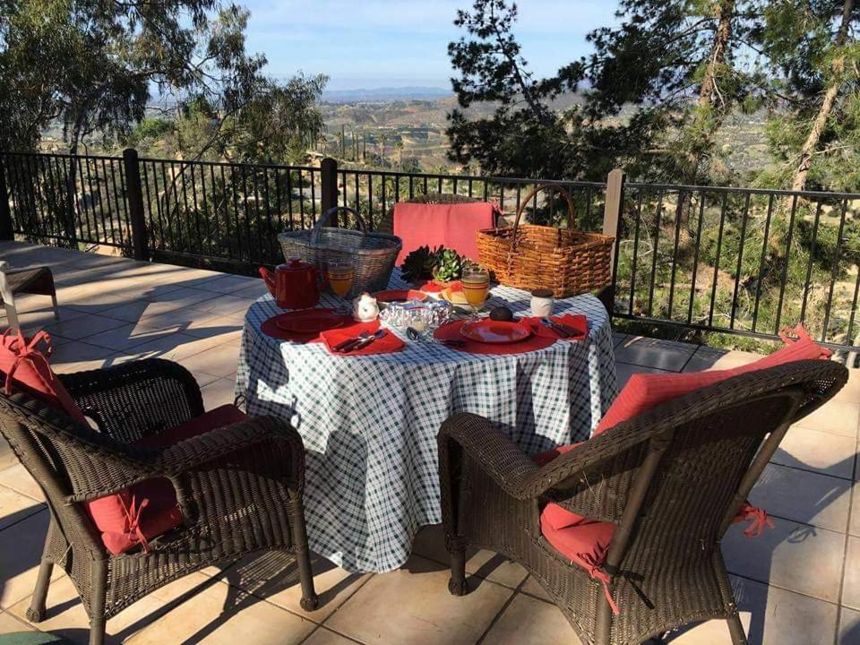 Rainbow Guest House Fallbrook Bagian luar foto